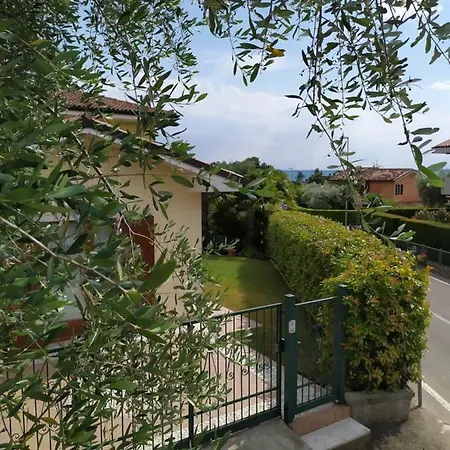 Con Giardino A Cisano Di 아파트 *