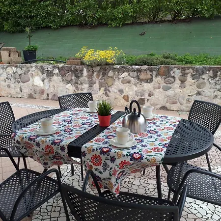 Con Giardino A Cisano Di * 바르돌리노