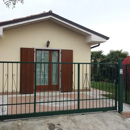 Appartement Con Giardino A Cisano Di *