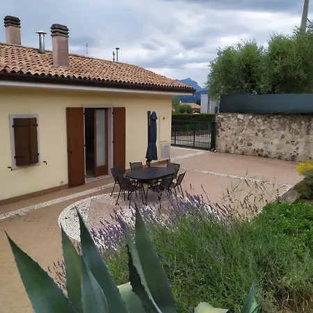 Con Giardino A Cisano Di Appartement *