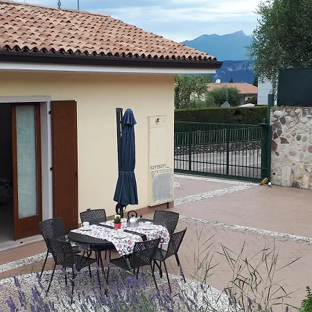 Con Giardino A Cisano Di Appartement *